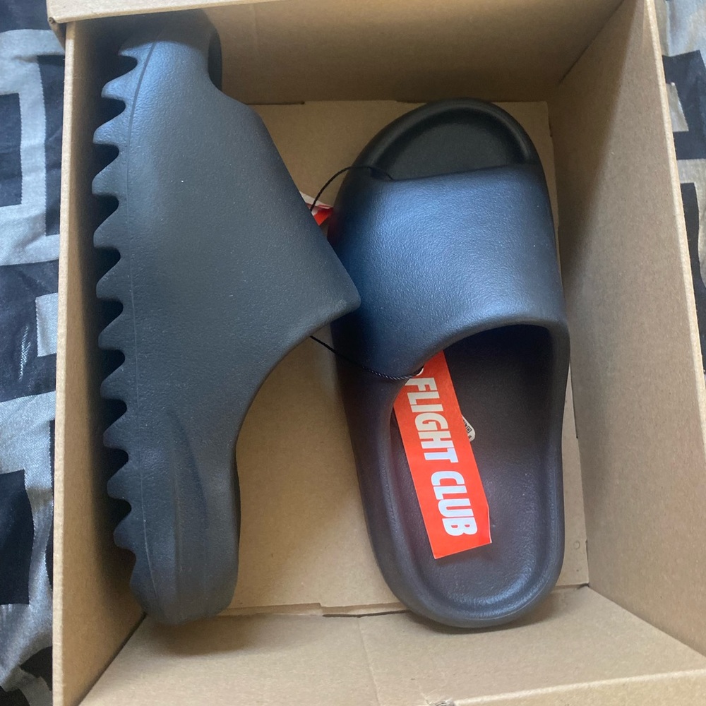 Need these gone , never Worn. Price negotiable